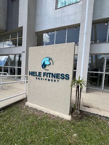 Fachada do showroom Hele Fitness em Curitiba